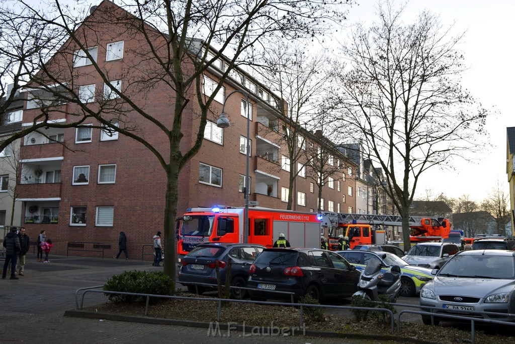 Feuer 1 Koeln Vingst Hesshofplatz P37.JPG - Miklos Laubert